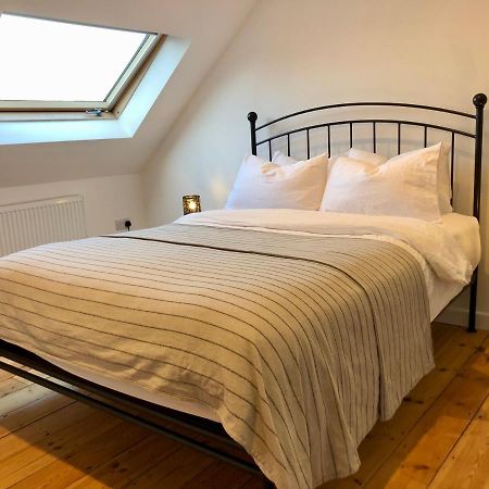 풀 House With Parking, Short Stroll To Quay, Shops And Restaurants 빌라 외부 사진