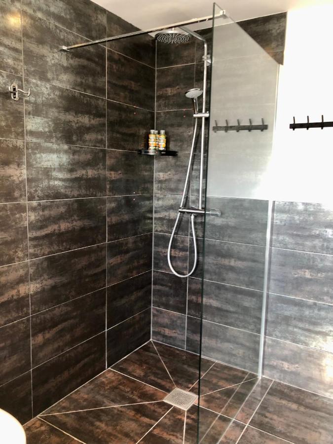 풀 House With Parking, Short Stroll To Quay, Shops And Restaurants 빌라 외부 사진