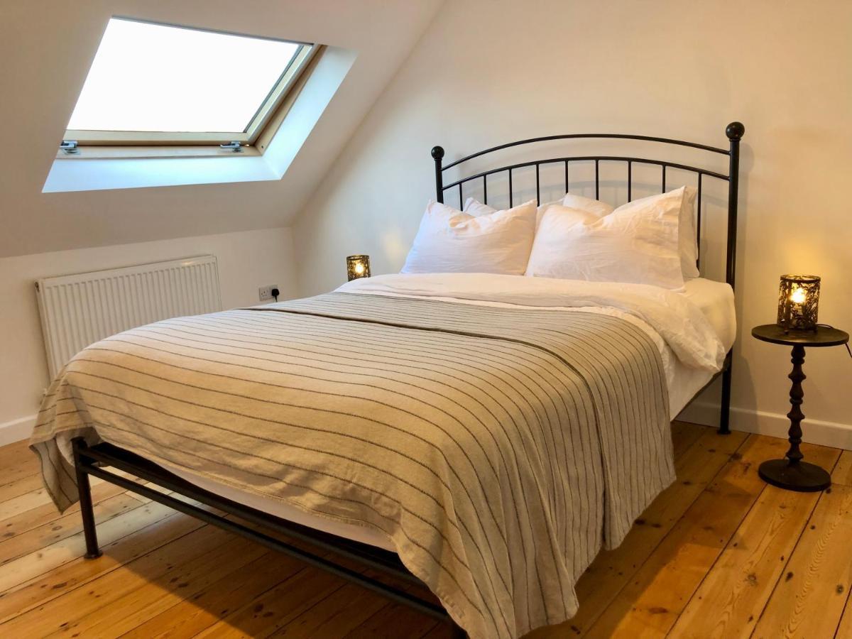 풀 House With Parking, Short Stroll To Quay, Shops And Restaurants 빌라 외부 사진